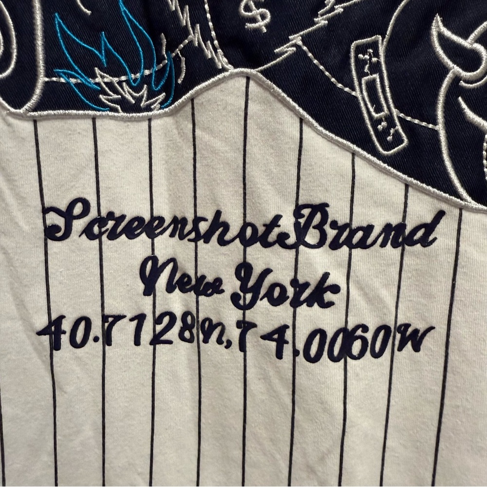 Screenshot Pinstripe Baseball Fashion T-shirt With Bear Appliqué & Embroidery XL - Picture 4 of 9